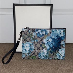 gucci floral wristlet